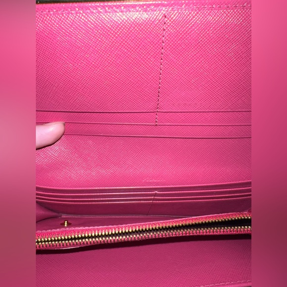 AUTHENTIC - Vintage Prada chain wallet - Picture 14 of 16